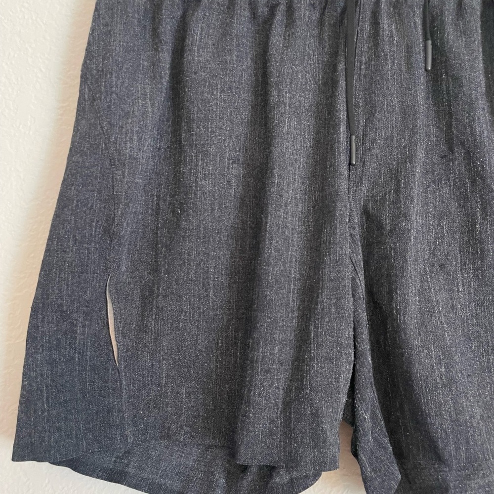 Lululemon Men's Gray Shorts size Medium - Picture 2 of 7